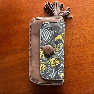 Lucky Penny by Anthropologie Tan and Brown Wallet B2-15